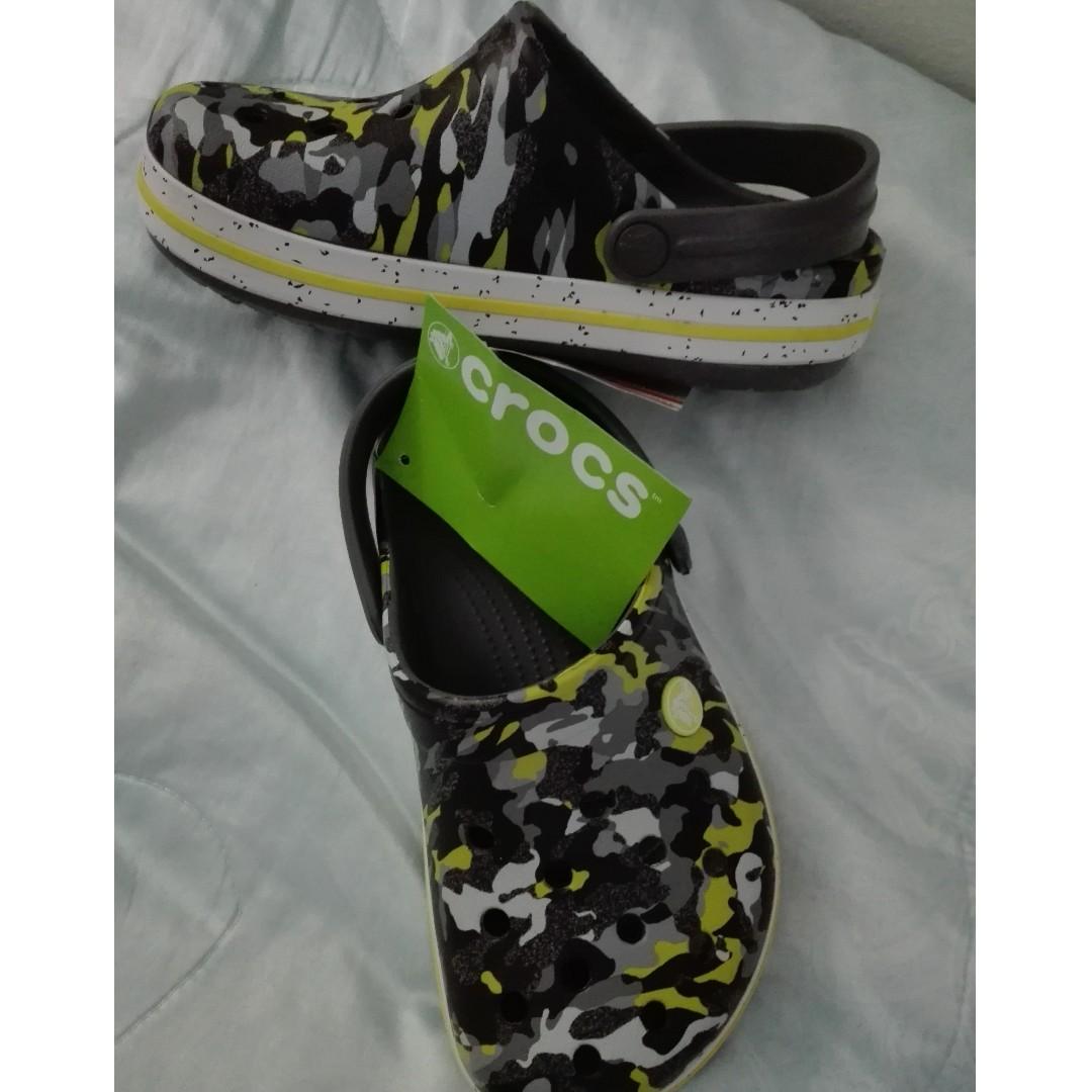 BNWT Crocs J2 7.5
