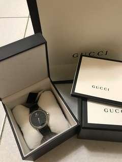 Gucci 壓紋牛皮手錶