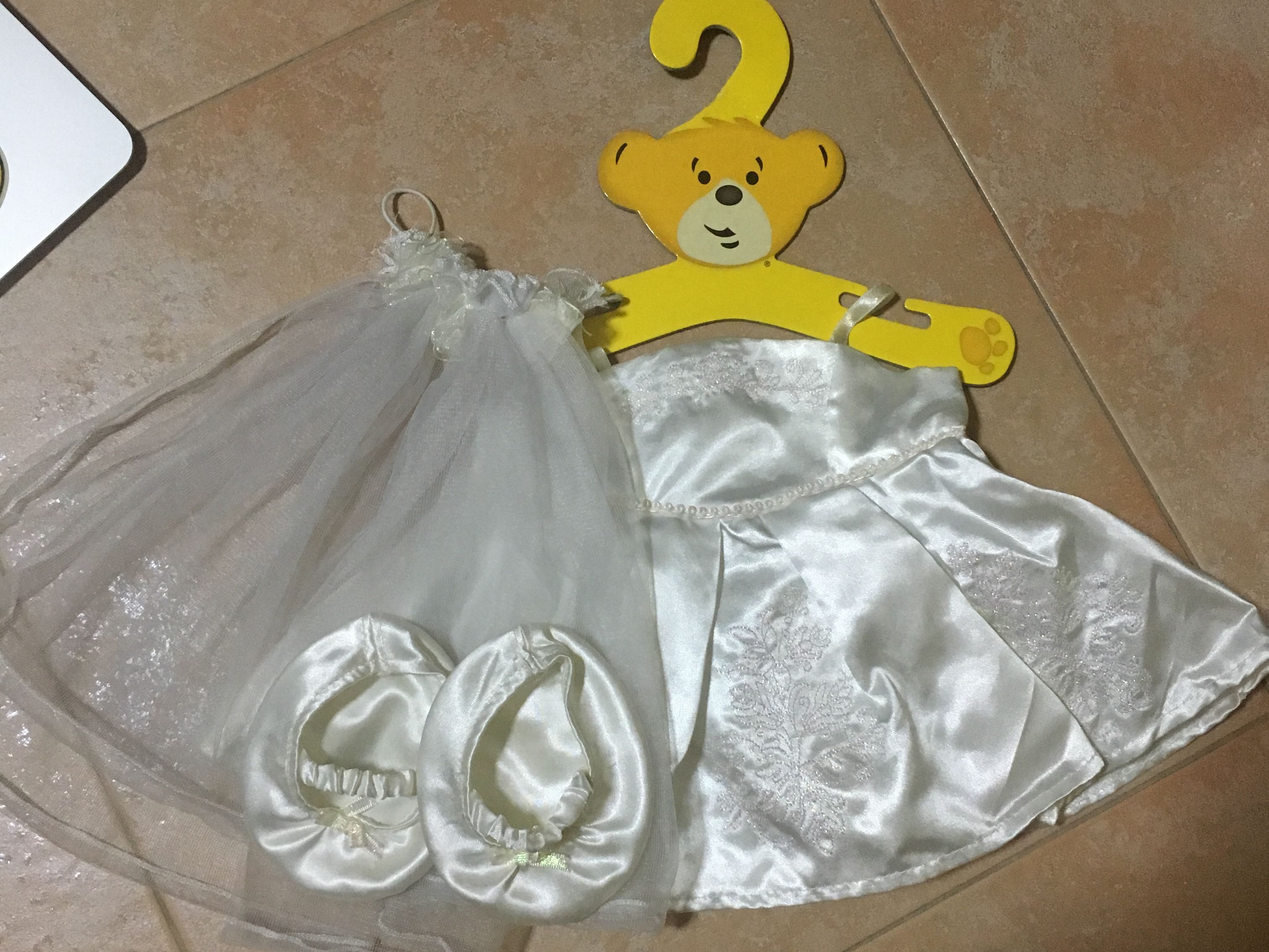 Build a bear wedding dress set, Hobbies & Toys, Toys & Games on Carousell