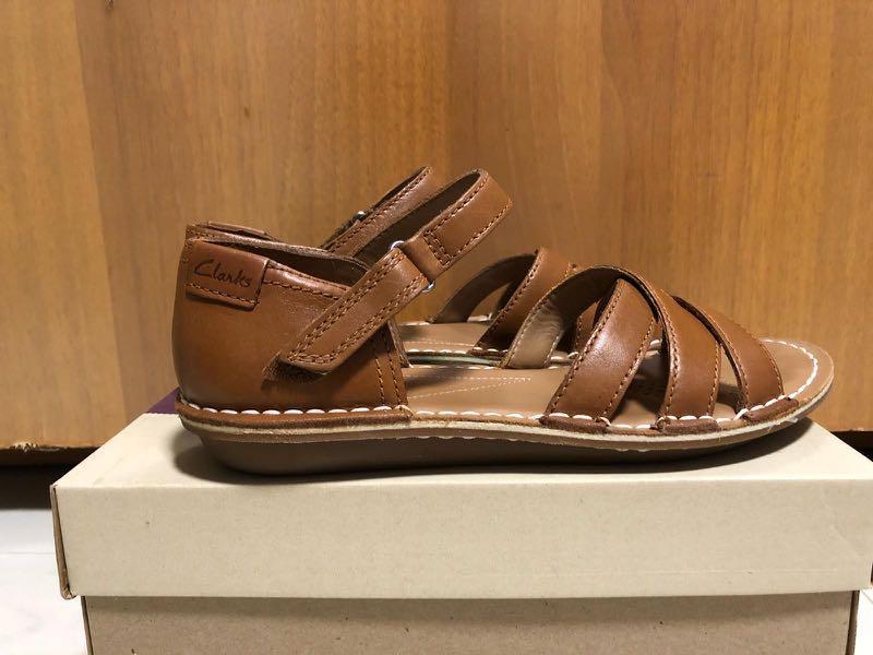 CLARKS Tustin Sahara sandals