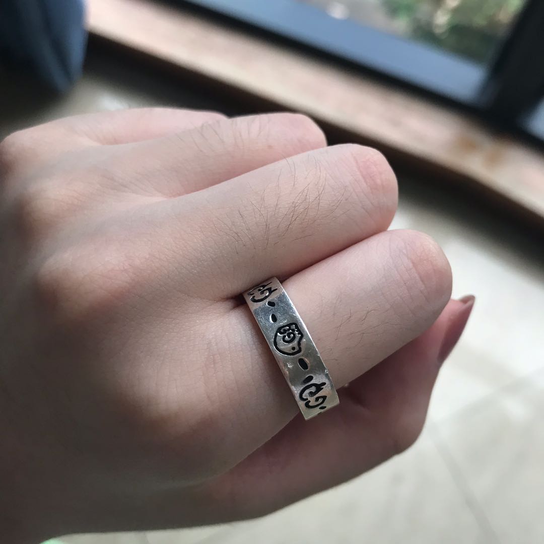 gucci ghost ring on hand
