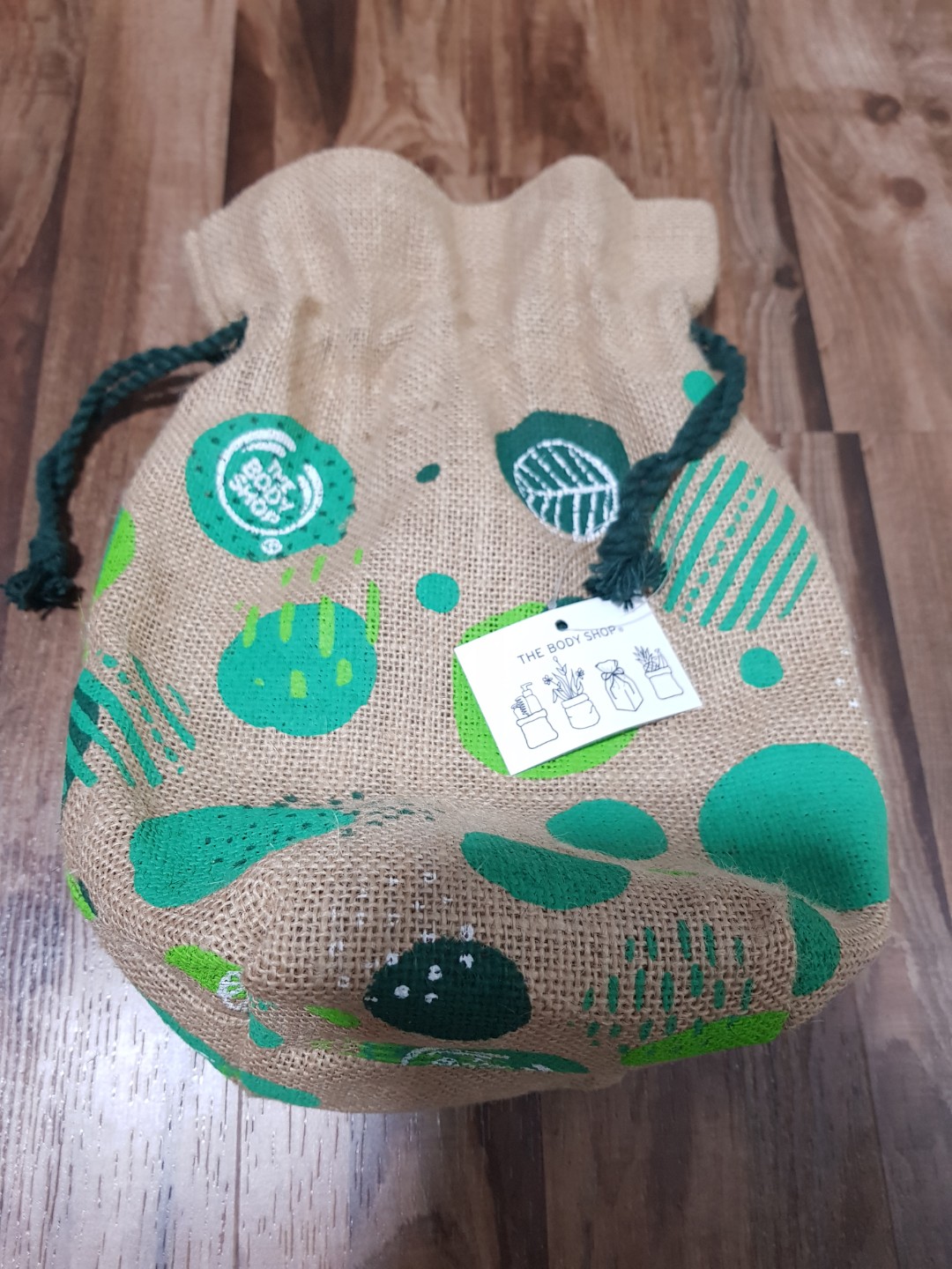 Body shop 2025 jute gift bags