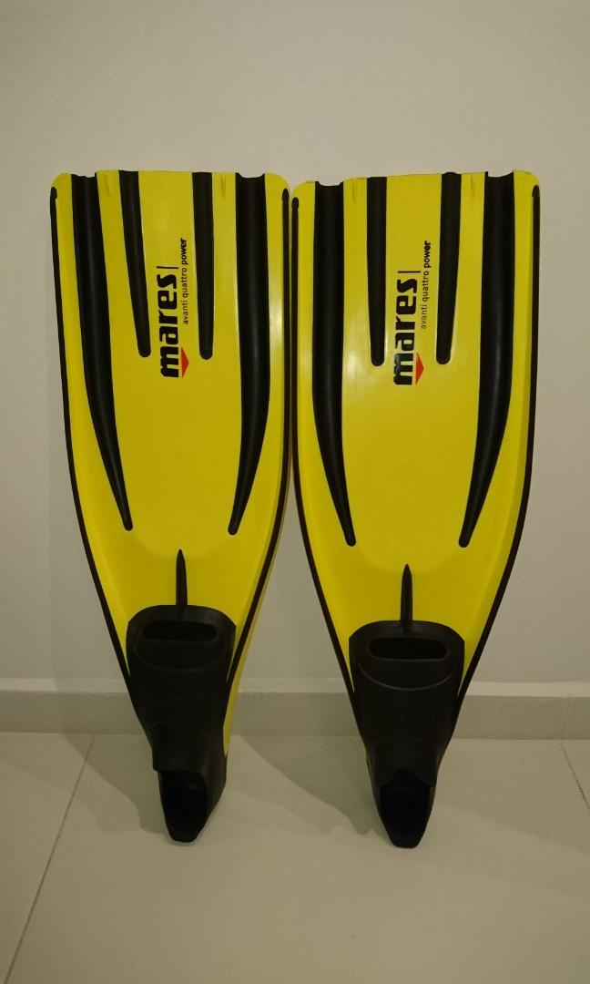 デポー Mares Avanti Super-Channel Full Foot Fins, White, Size 6.5-7.5 