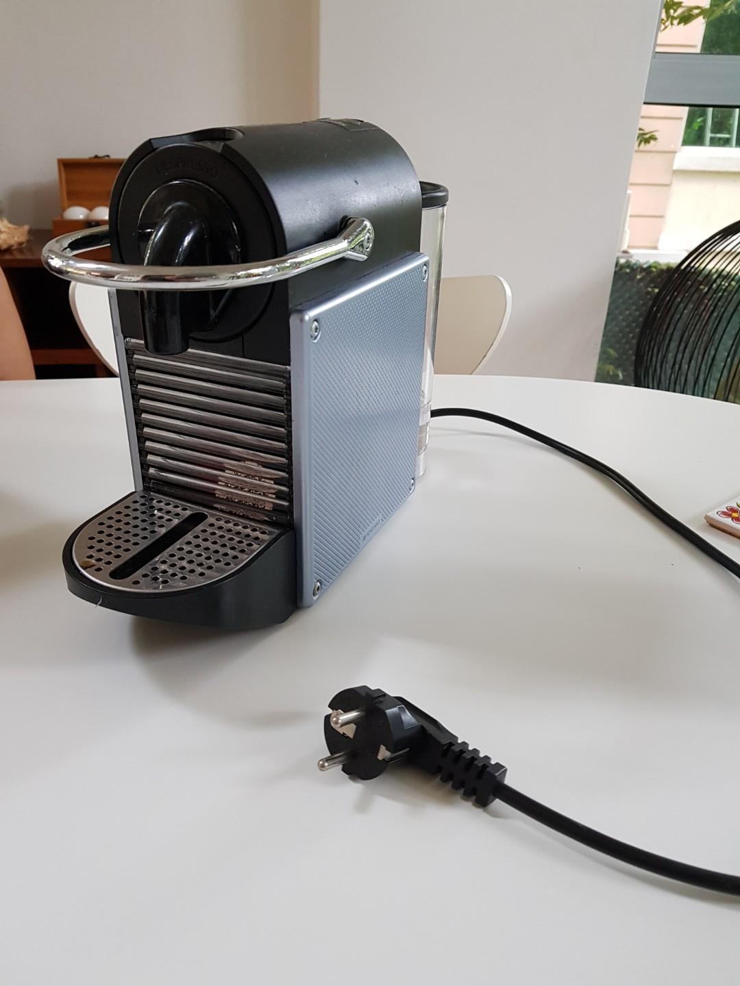 Nespresso magimix very good condition 2 pin plug, TV & Home Appliances