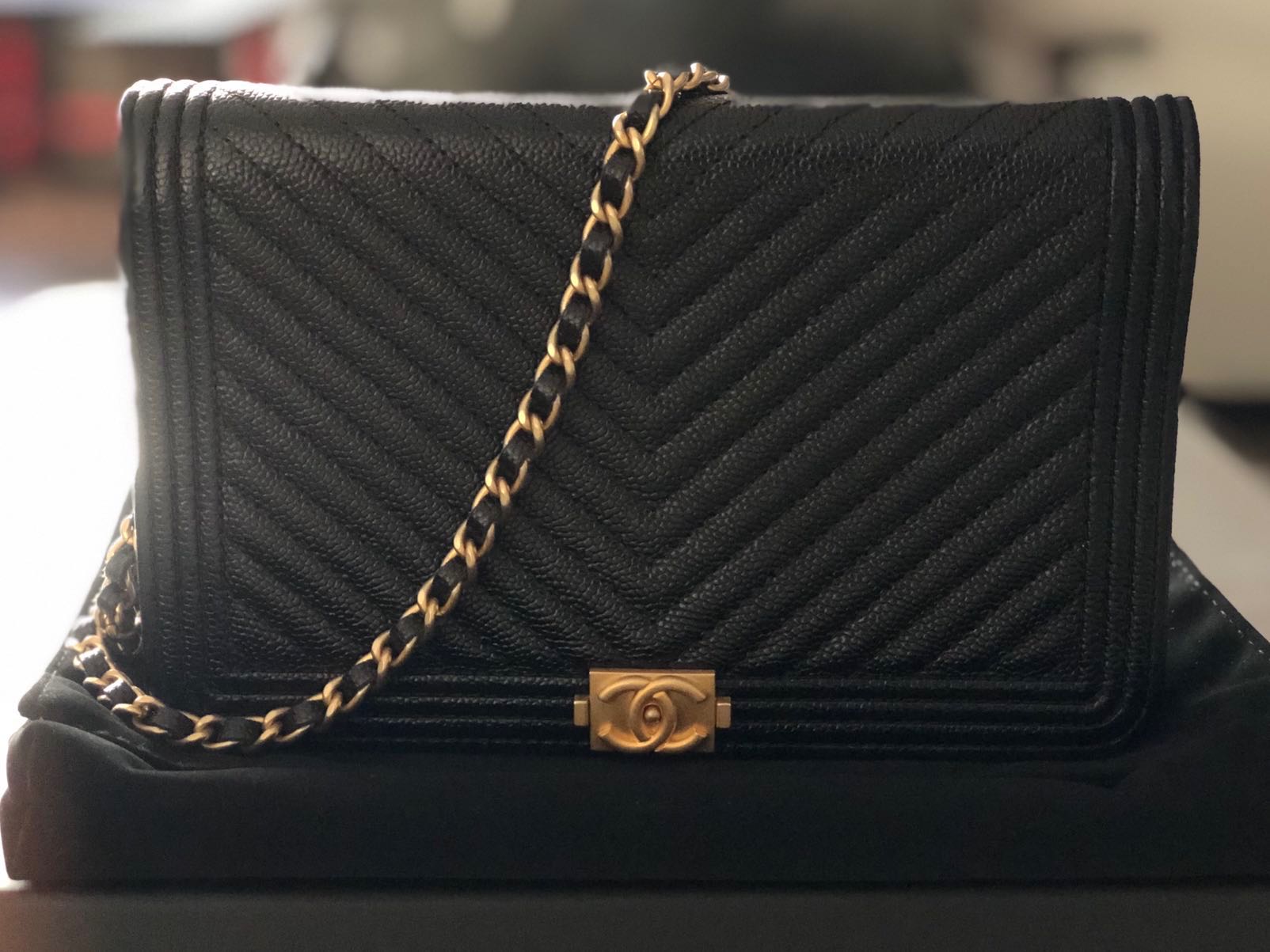 Chanel woc chevron caviar outlet