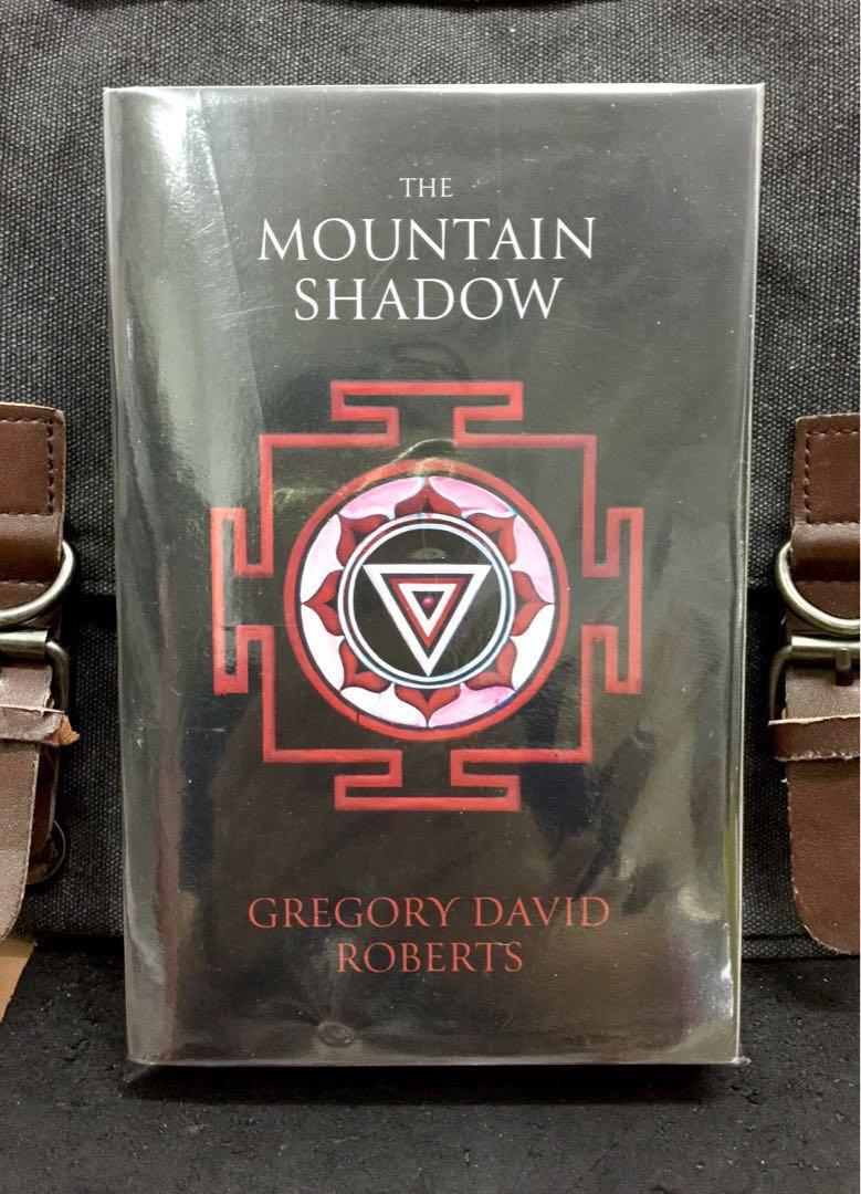 Preloved Paperback International Bestseller Sequel To The Contemporary Classic Shantaram Fiction Gregory David Roberts The Mountain Shadow Books Stationery Books On Carousell Yüzelliden fazla romanıyla, amerika'nın en çok satan kadın yazarı nora roberts, gerilim ve aşk dolu.
