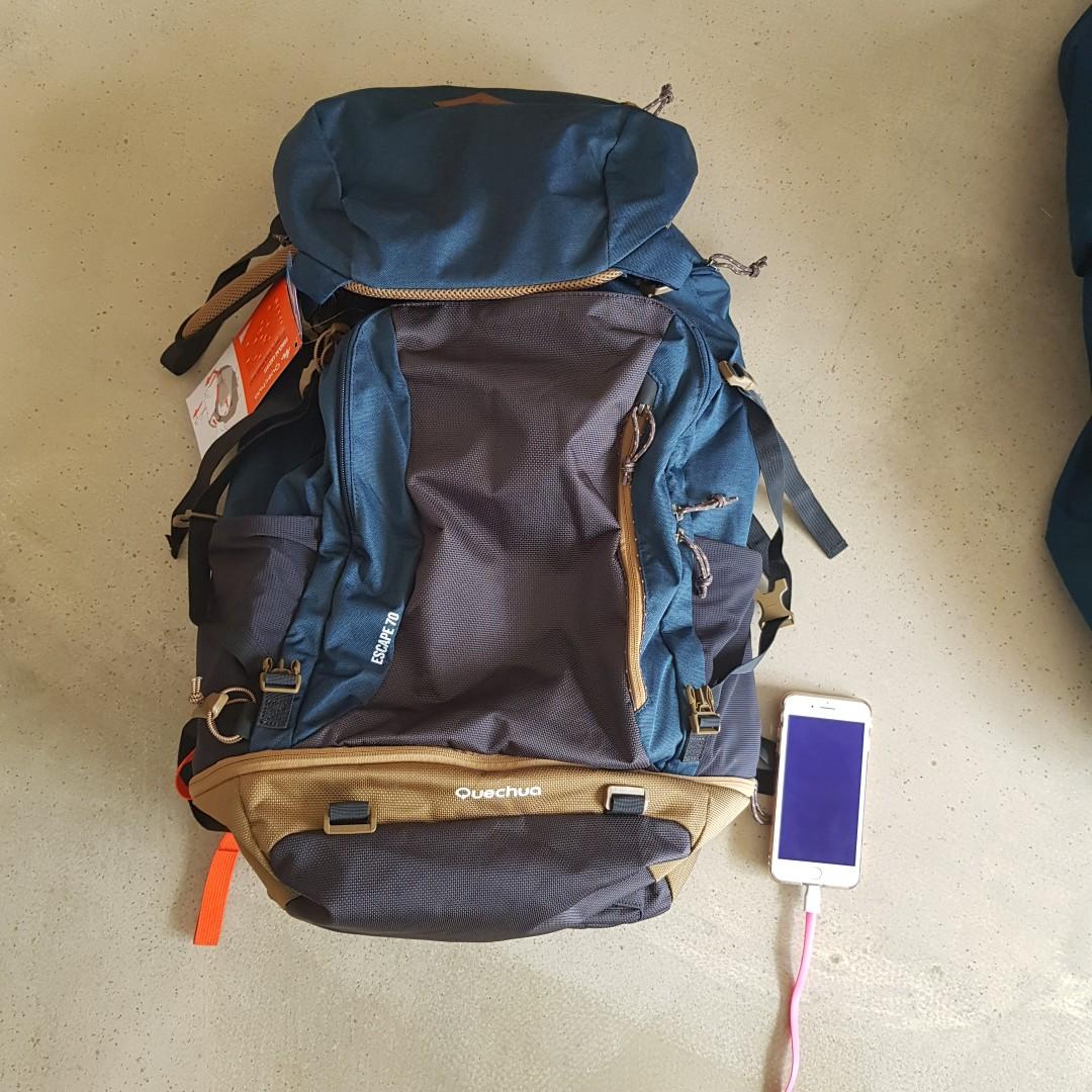 Quecha Escape 70 Backpack w Rain cover