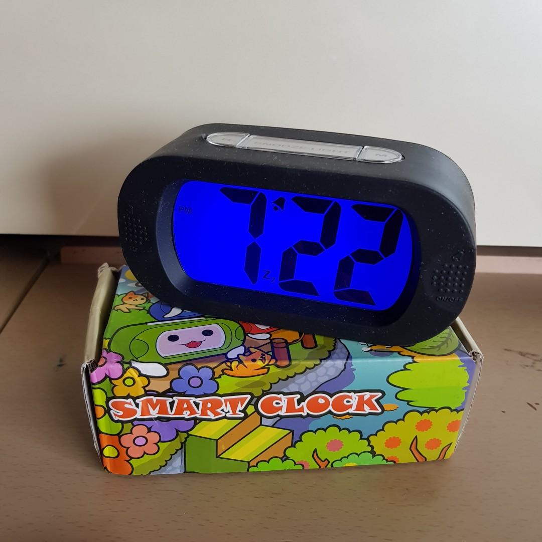 Smart clock (Category: Clocks) located in Singapore. Submitted by rclk11 (Listing ID 202411045, Image 2). Description: Clock with alarm.