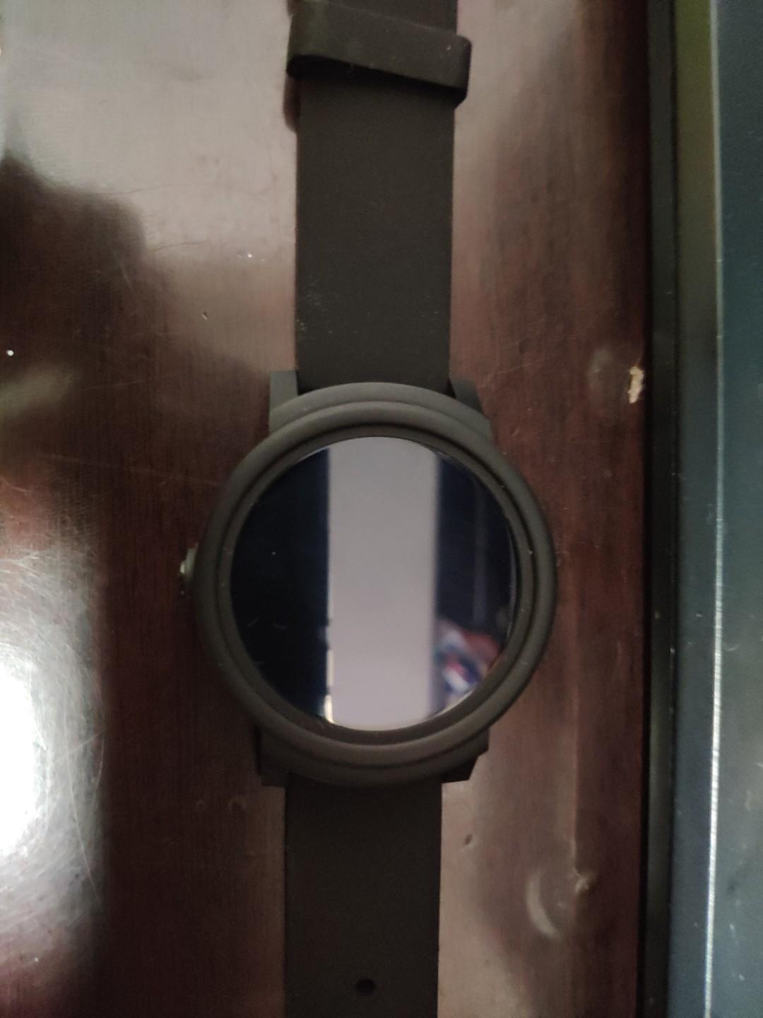 Ticwatch e （分類：智能穿戴裝置及智能手錶）位於 Hong Kong。 由 jason.16 提交（商品編號 202485089，圖片 2）。簡介： 無盒有保養 9成新。
