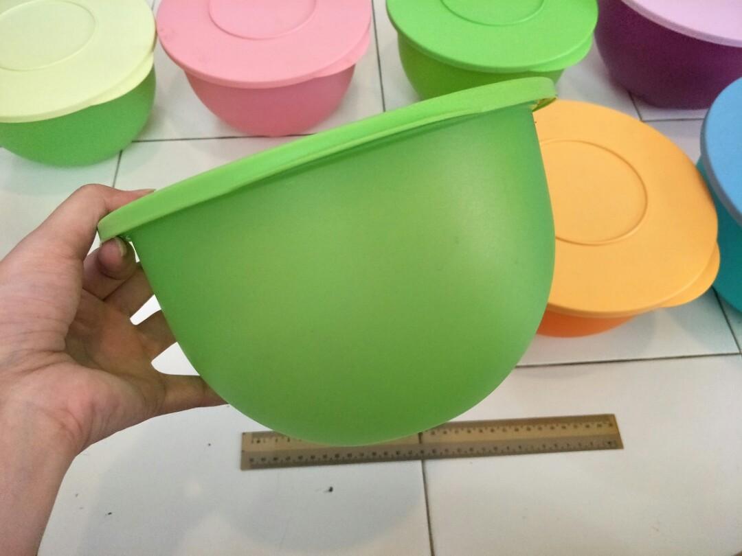 Tupperware Round Container, Furniture & Home Living, Kitchenware