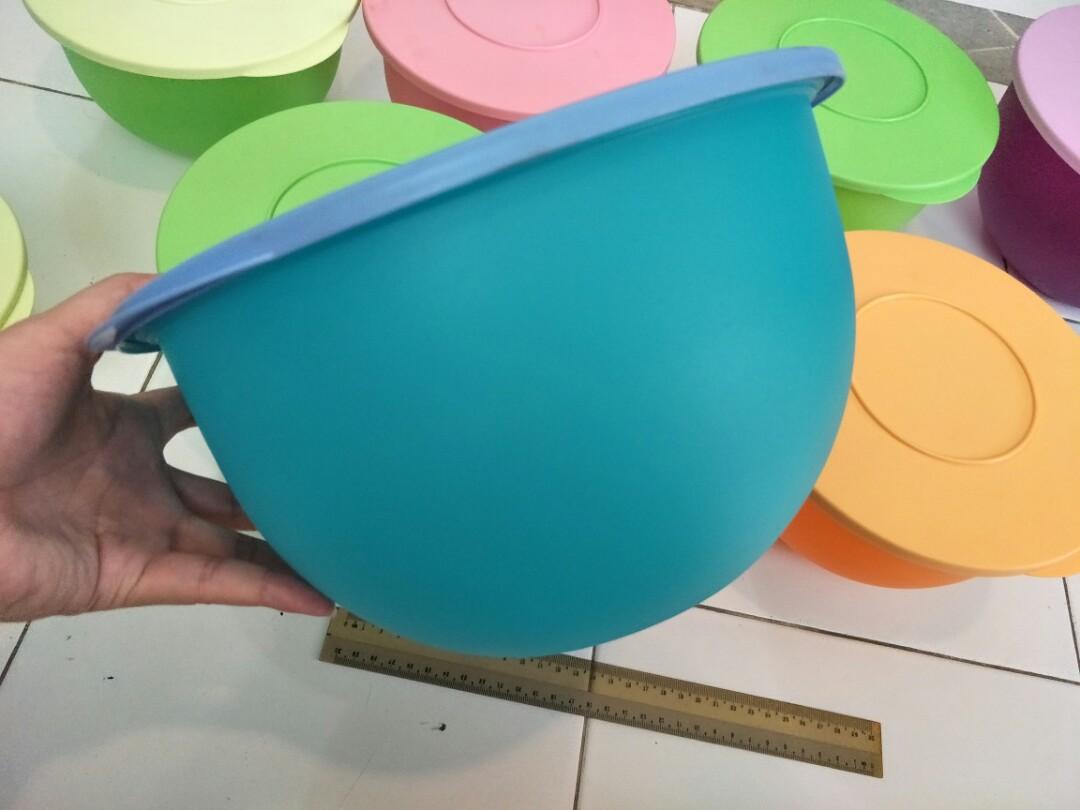 Tupperware Round Container, Furniture & Home Living, Kitchenware