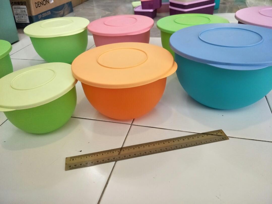 Tupperware Round Container, Furniture & Home Living, Kitchenware