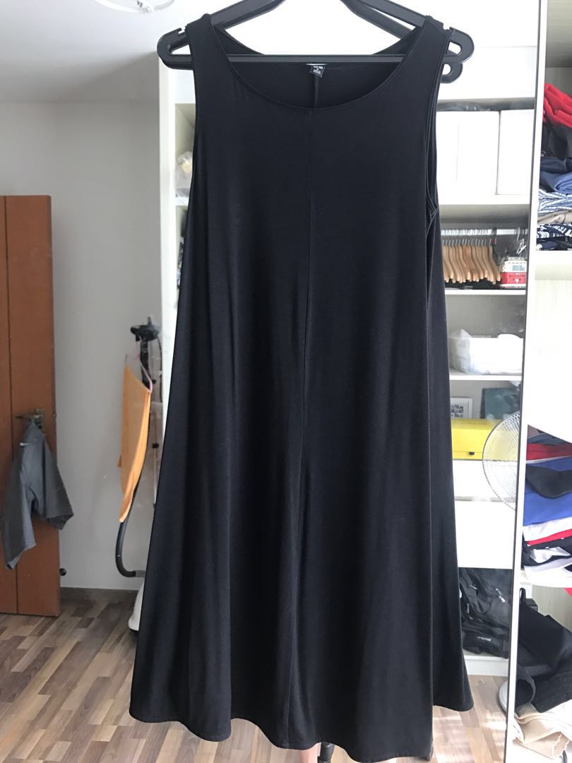 Uniqlo dress, Women's Fashion, Maternity wear on Carousell