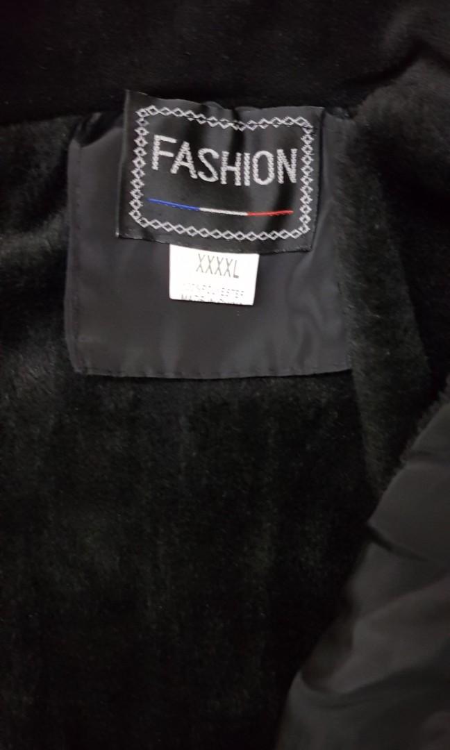 Winter Jacket (Category: Coats, Jackets and Outerwear) located in Singapore. Submitted by peg66 (Listing ID 202462212, Image 2). Description: Size 4XL. Suitable for height 1.85m/95kg. Missing one button however still in good condition. Wore only few times..