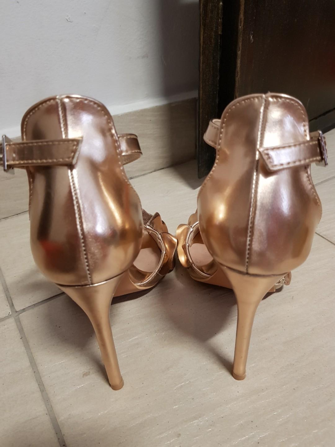 Rosie ruffle heel top