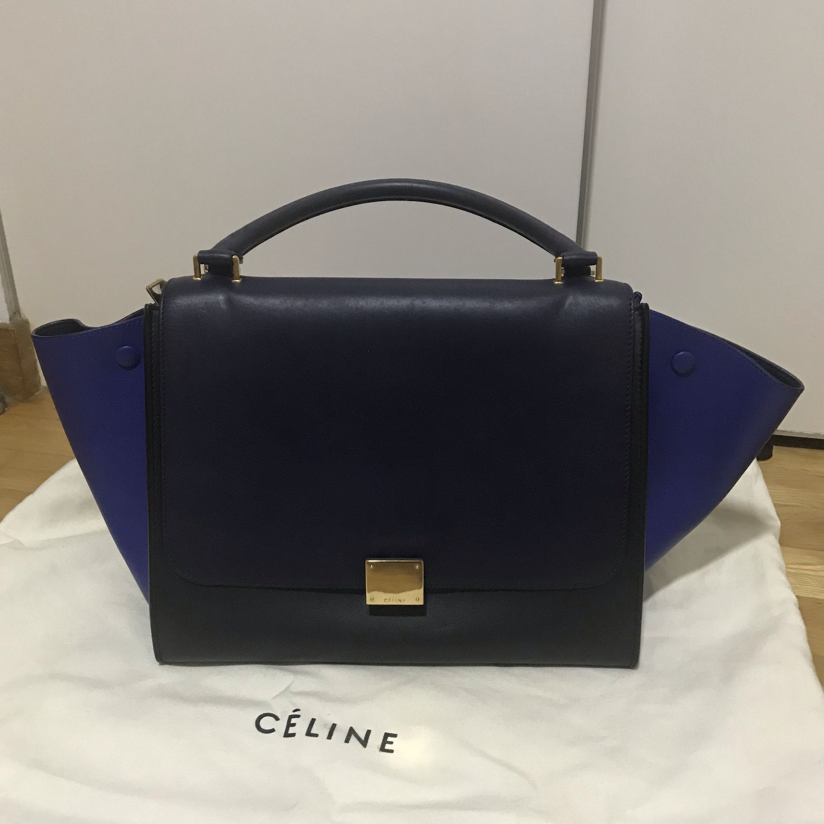 Celine trapeze best sale bag discontinued