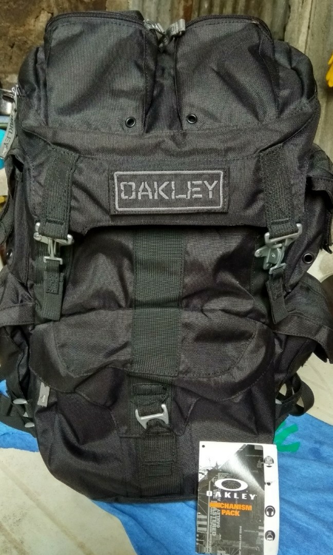 Authentic Oakley Mechanism tactical Backpack, Men's Fashion, Bags, Backpacks  on Carousell