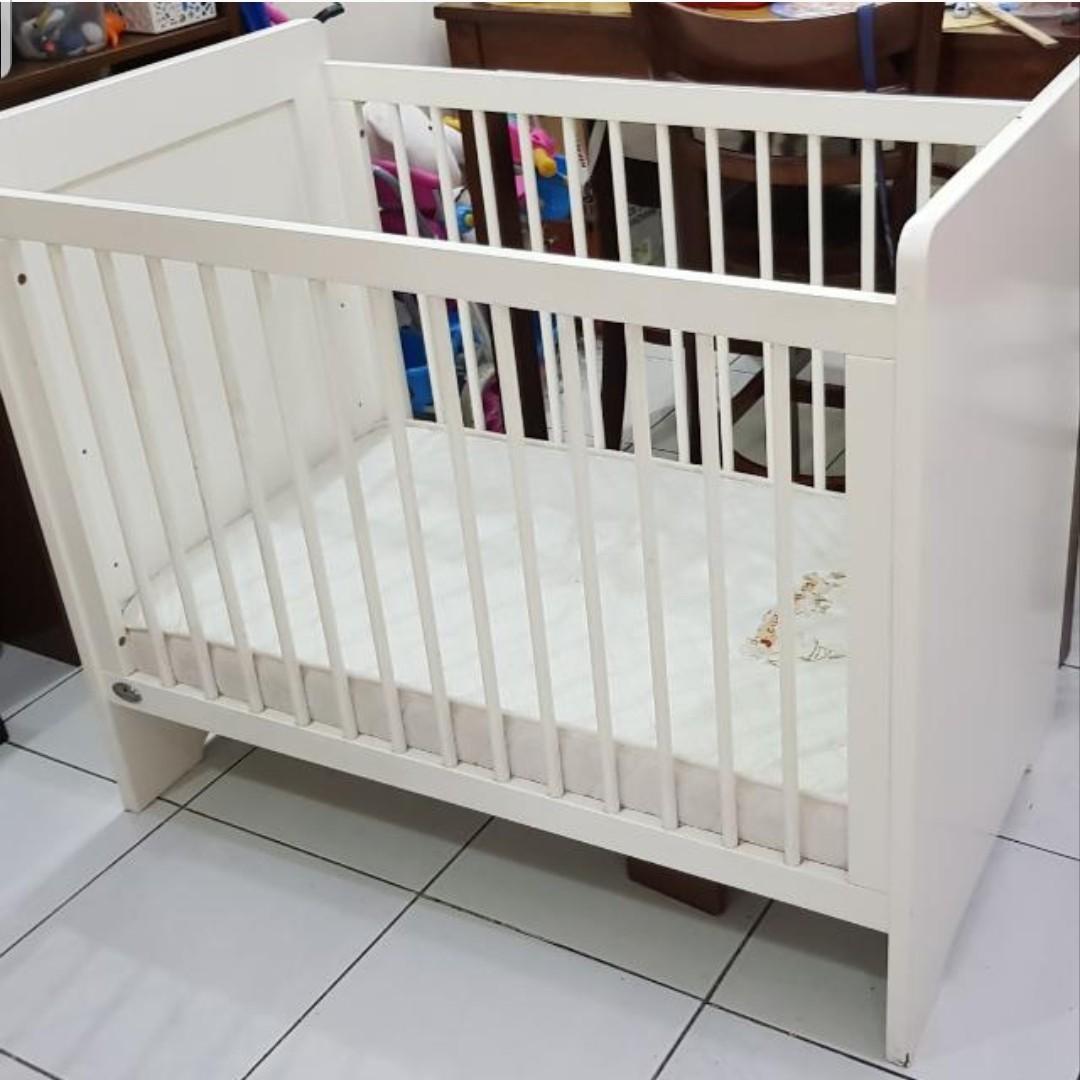 Cuddlebug maywood crib Babies Kids Baby Nursery Kids Furniture Cots Cribs on Carousell
