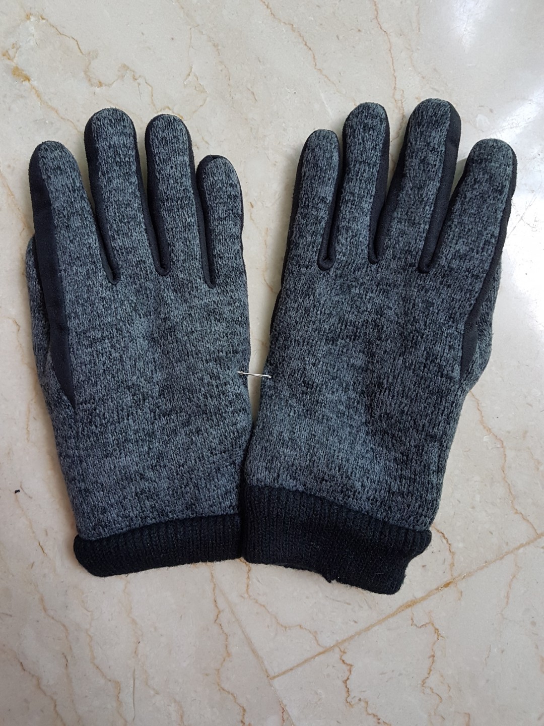 Gloves (Category: Babies & Kids Fashion) located in Singapore. Submitted by ektan122017 (Listing ID 202563402, Image 2). Description: Medium size. For Teens during winter vacation. Bought at $29.90. Kid worn only once as outgrew quickly. Female with small hands can wear too.