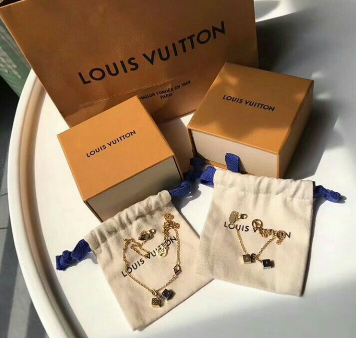 Louis Vuitton Gelang Premium, Fesyen Wanita, Perhiasan di Carousell