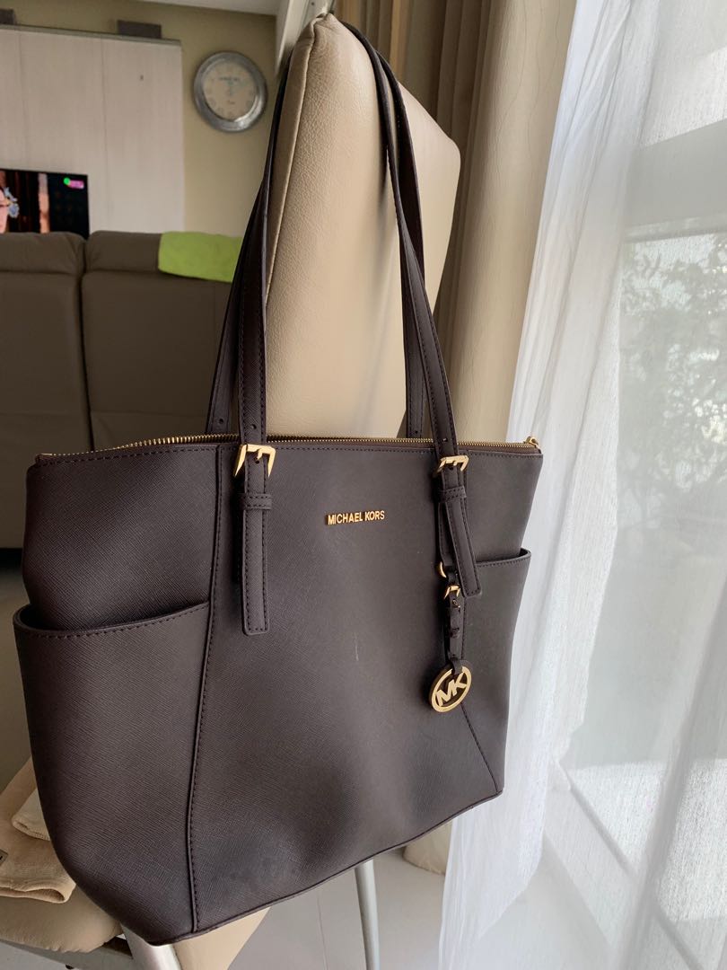 MK Jet Set Medium Saffiano Leather Top-Zip Tote Bag, Luxury, Bags & Wallets  on Carousell