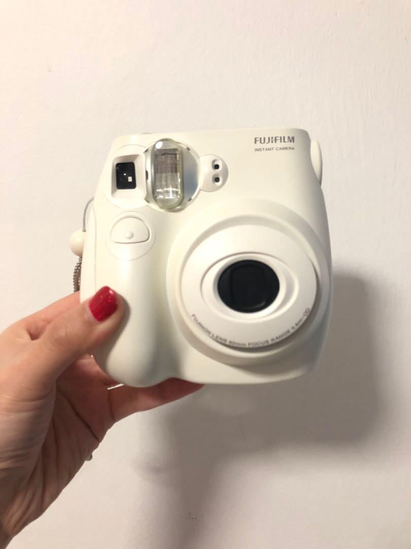 Polaroid Camera Instax mini 7s FUJIFILM, Photography, Cameras on Carousell