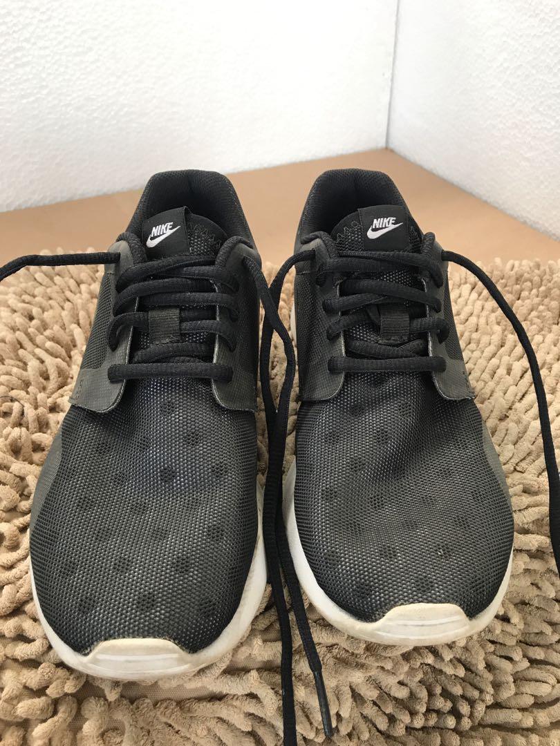 Sepatu Nike Hitam Putih Bertali Fesyen Pria Sepatu Sneakers Di Carousell