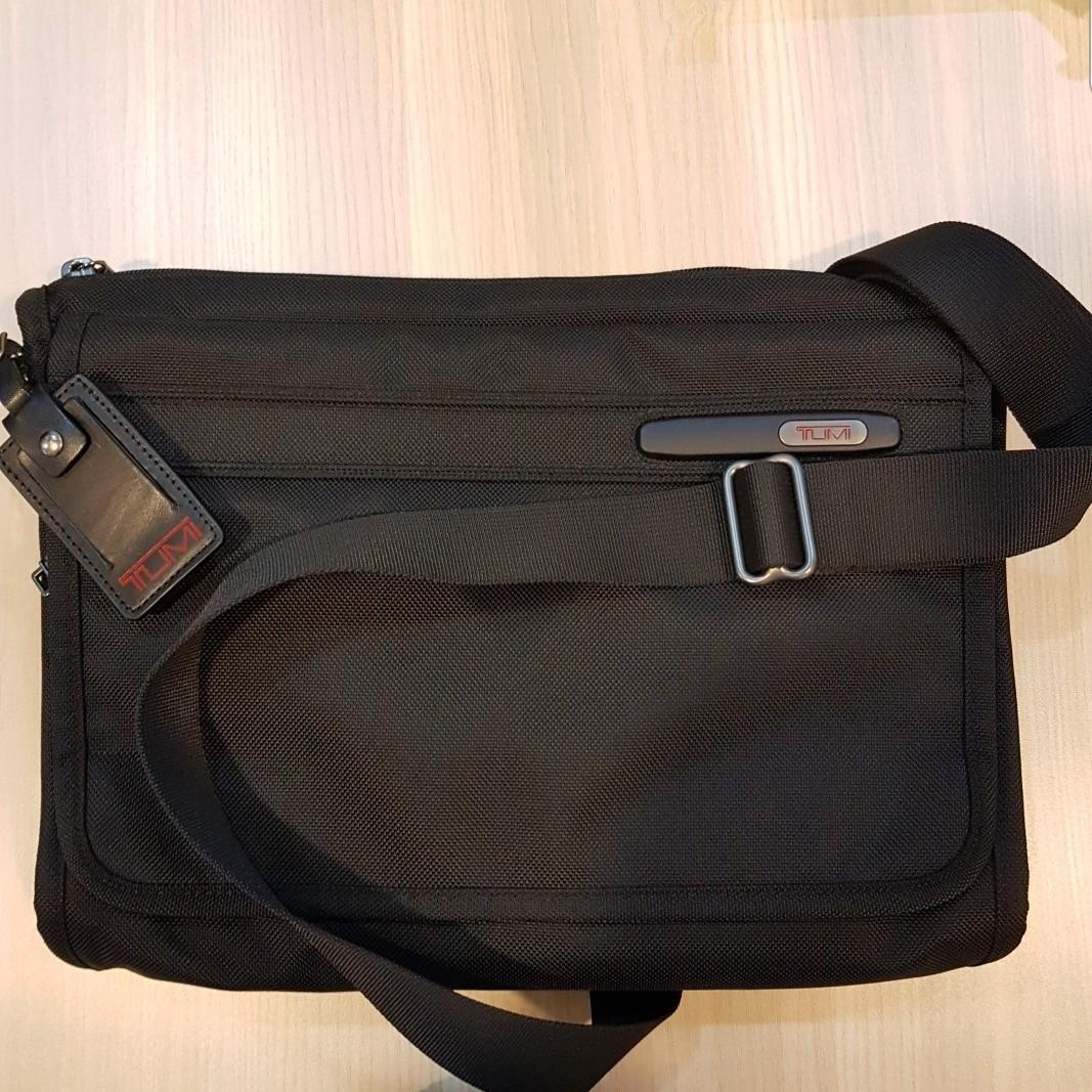 tumi laptop messenger bag
