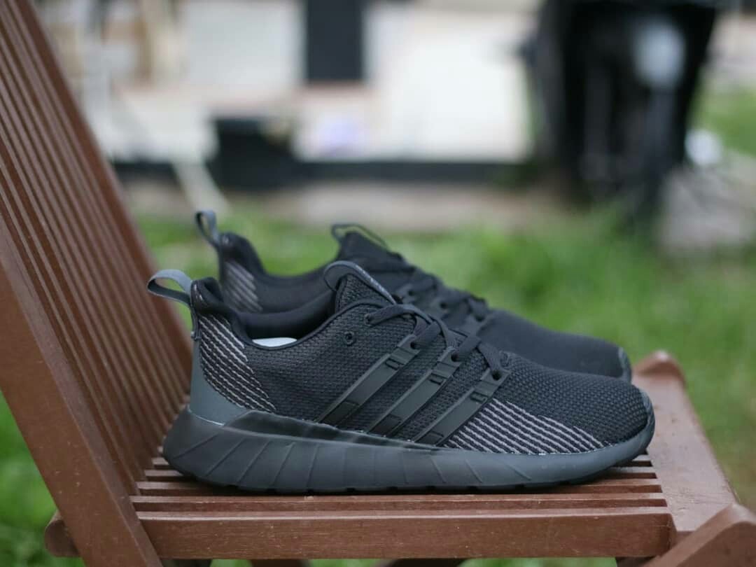 adidas questar flow full black
