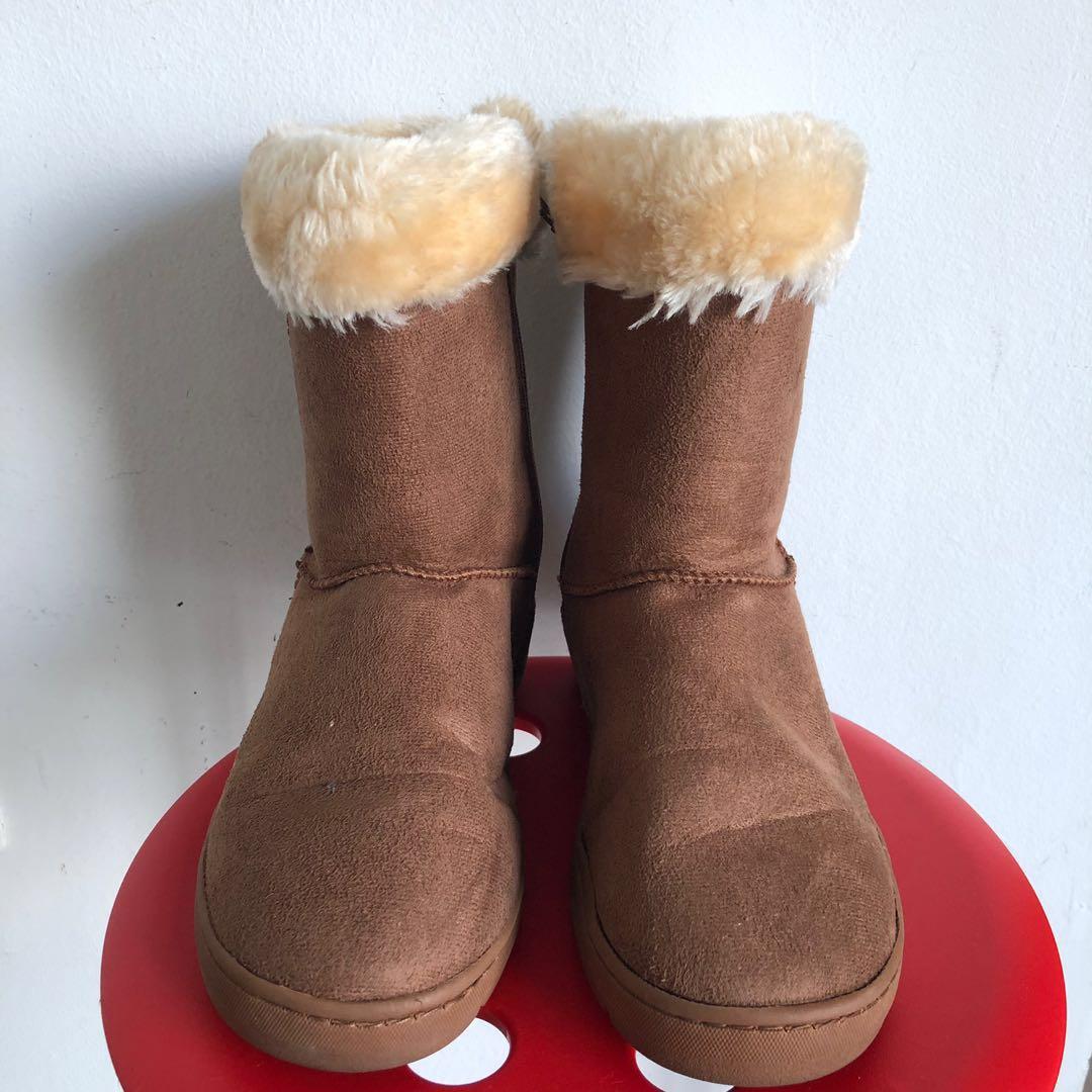 Brown Furry Winter Boots, Women's Fashion, Footwear, Boots on Carousell