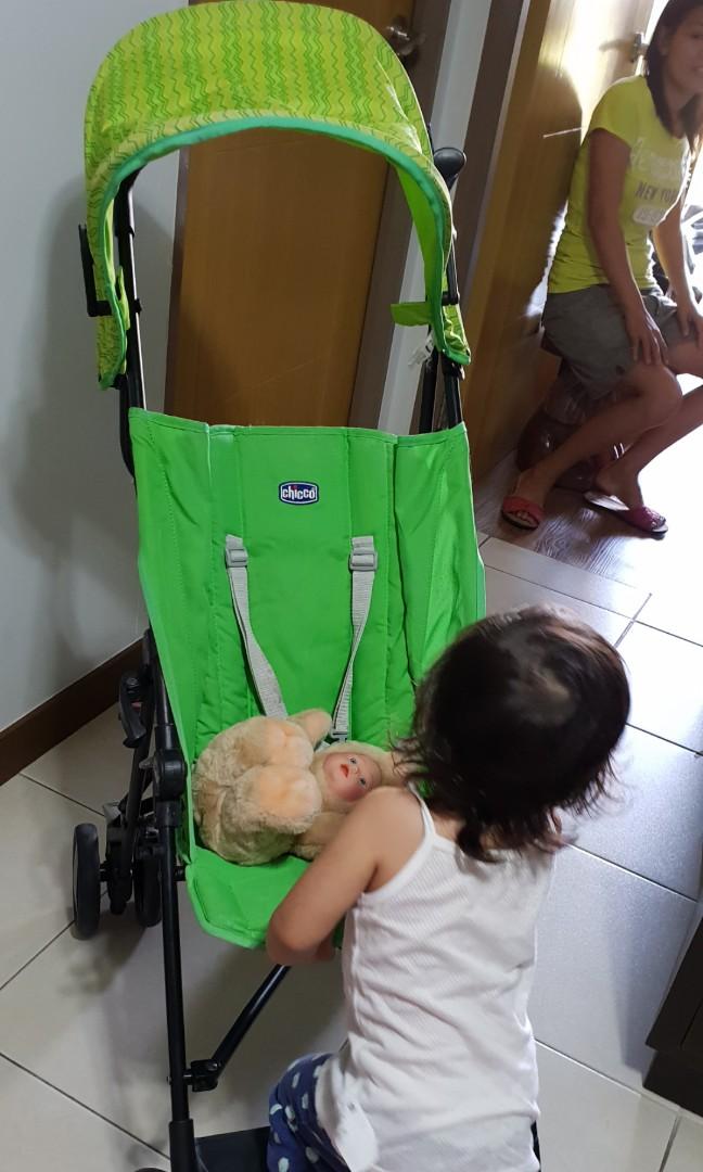 chicco lightweight umbrella stroller