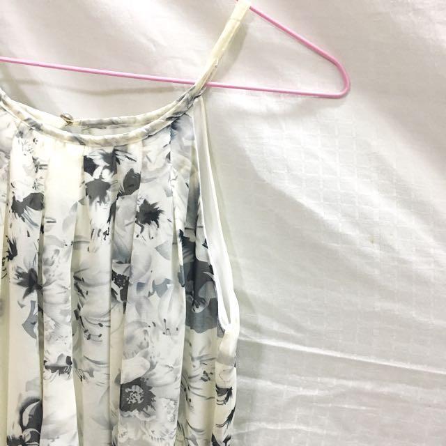 Floral romper (Category: Rompers) located in Singapore. Submitted by sherr92 (Listing ID 126822708, Image 1). Description: White romper With floral designs Outer is chiffon but with silky inner lining. Really pretty piece of romper but cant fit already after giving birth 😭 Size: Free Condition 9/10. Worn twice only No negos Yes trades(+$5) .