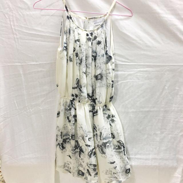 Floral romper (Category: Rompers) located in Singapore. Submitted by sherr92 (Listing ID 126822708, Image 2). Description: White romper With floral designs Outer is chiffon but with silky inner lining. Really pretty piece of romper but cant fit already after giving birth 😭 Size: Free Condition 9/10. Worn twice only No negos Yes trades(+$5) .