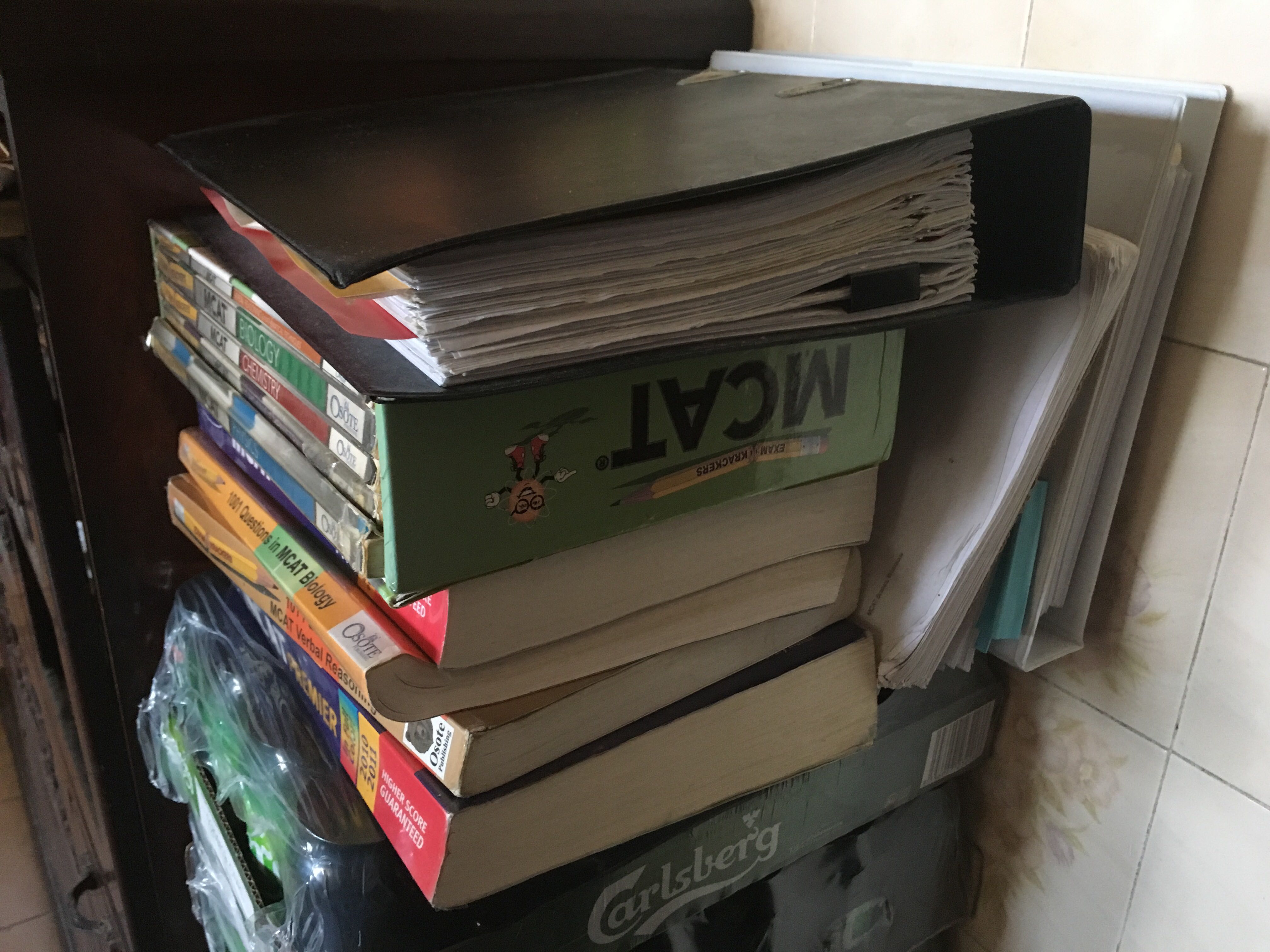 Mcat Resource 9 Books 2 Folders With My Own Hand Written Notes