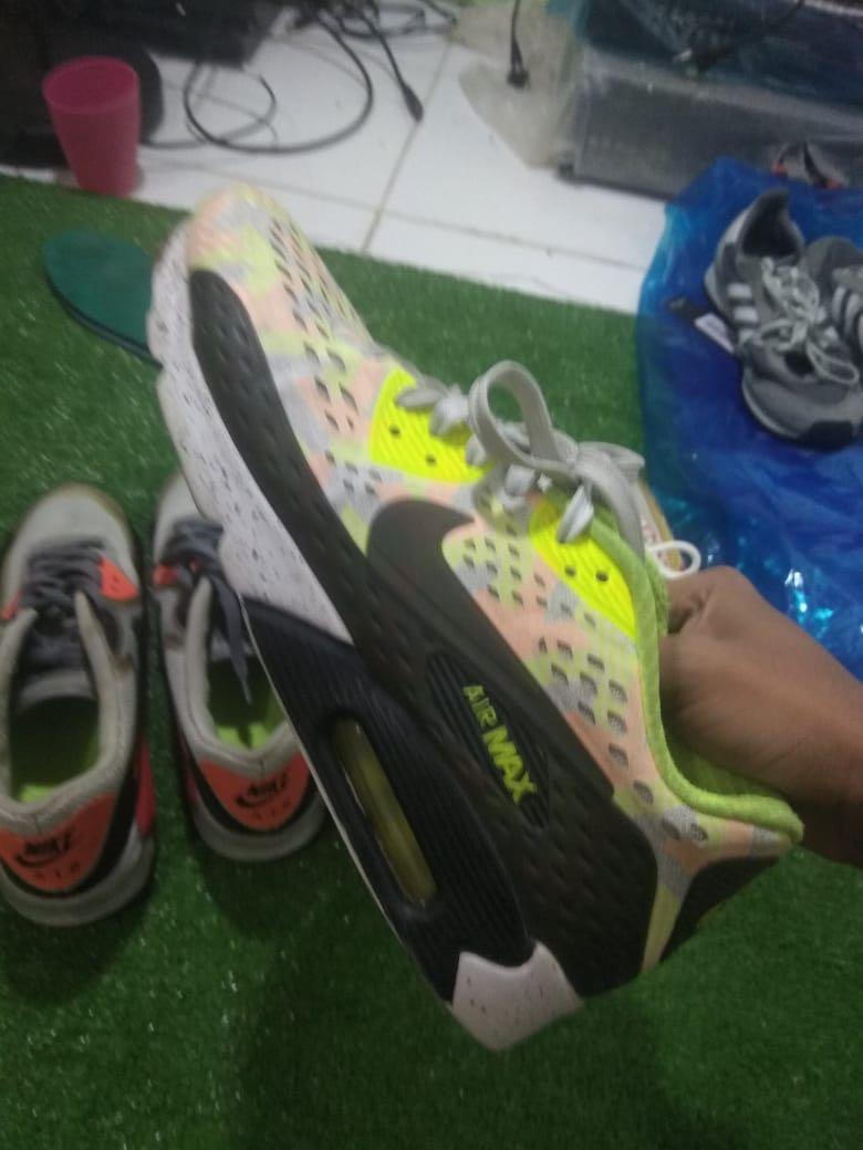 Nike air max original, Fesyen Pria, Sepatu , Sneakers di Carousell