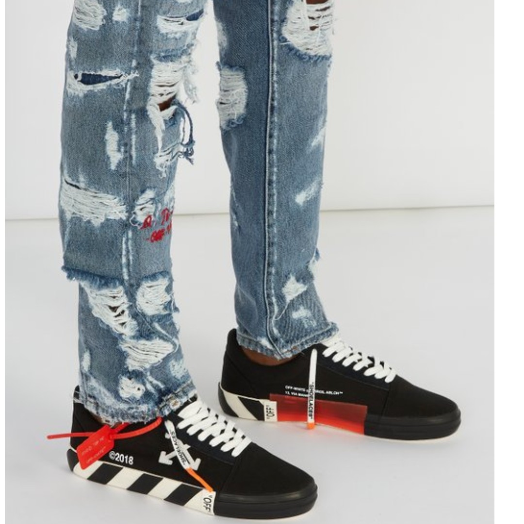 Off white on sale vulc on feet