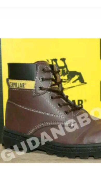 Sepatu Caterpillar Men S Fashion Men S Footwear Boots On Carousell