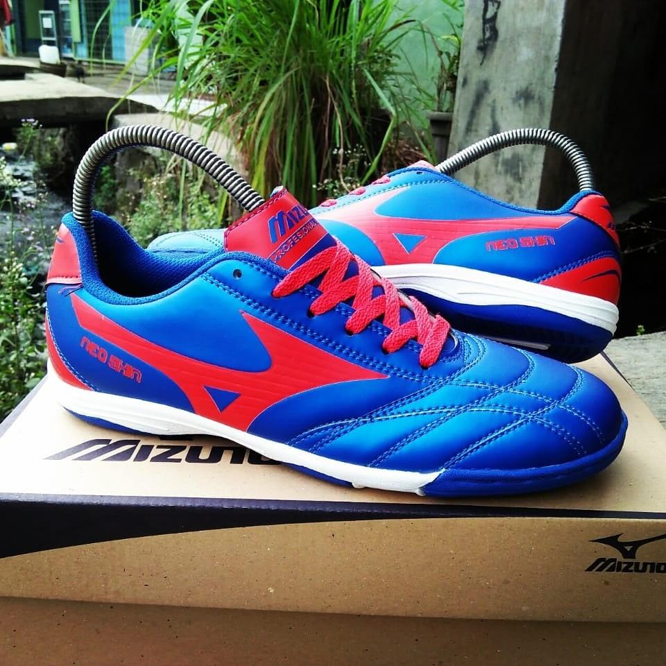 sepatu futsal mizuno