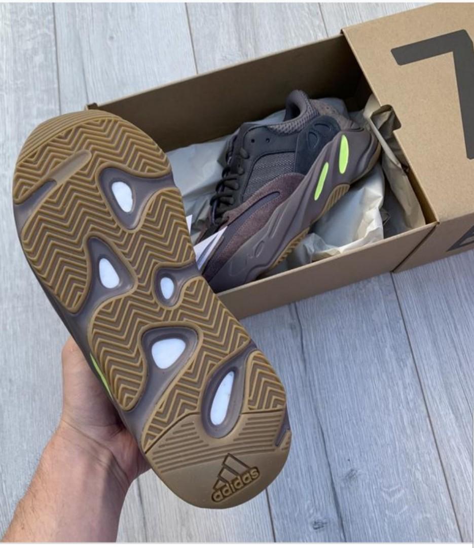Yeezy 700 discount mauve sole