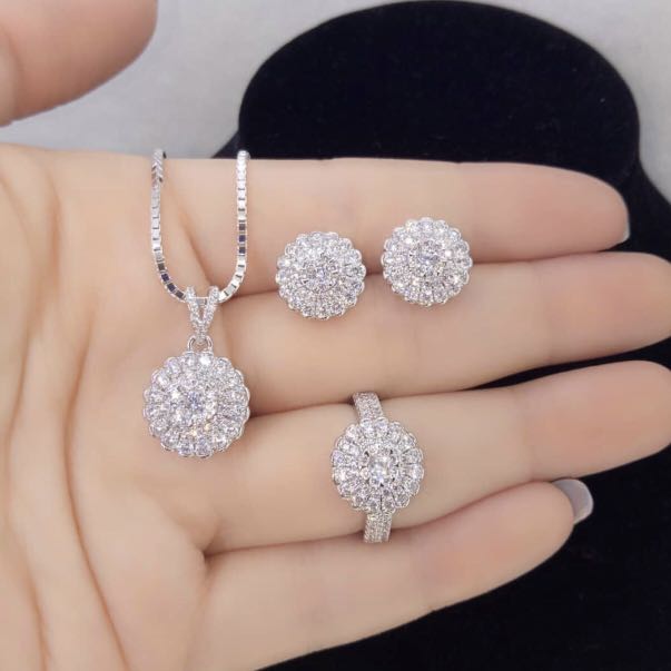 1 Set Perhiasan Emas Gold Jewelry Berlian S 1 set perhiasan emas gold jewelry berlian s