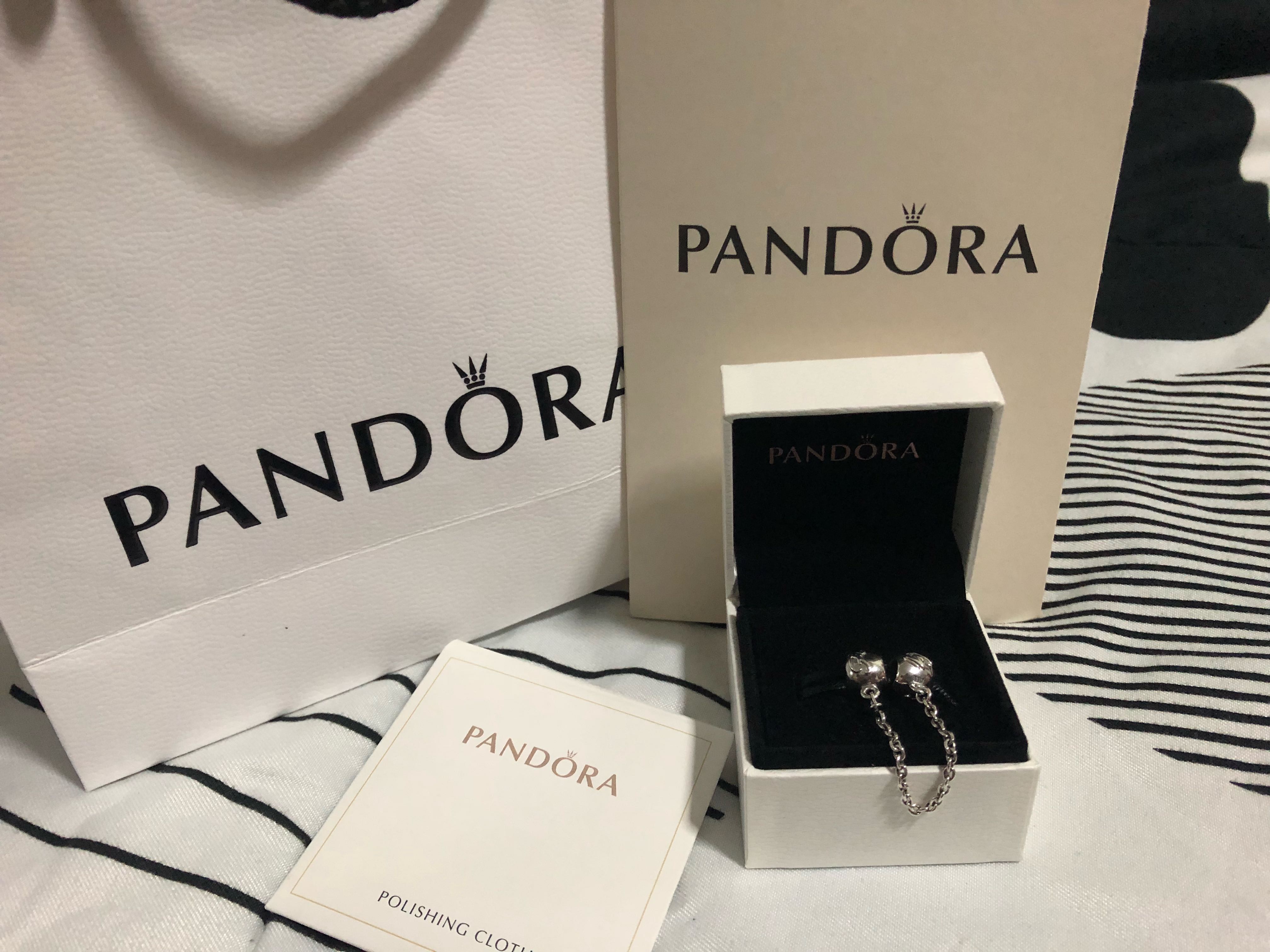 BN Pandora Charm - safety chain family 