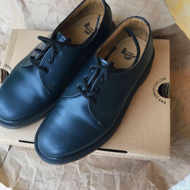 dr martens 1461 navy