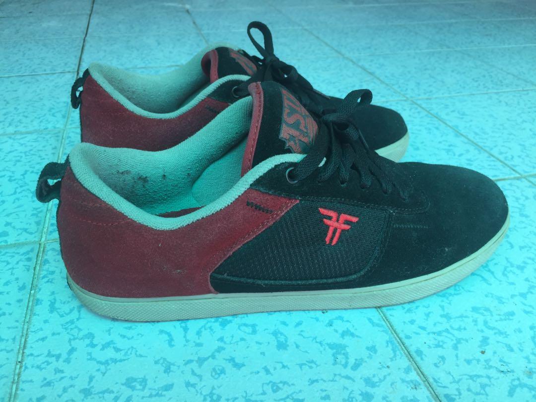 Tom asta fallen top