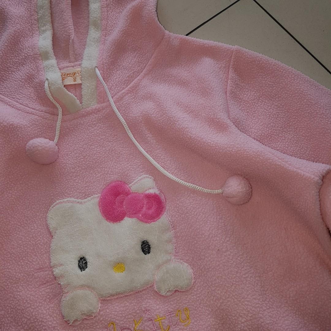 Hello Kitty Jacket (Category: Others Tops) located in Quezon City. Submitted by mostly99 (Listing ID 202945299, Image 2). Description: Never used Fits S-M Warm Fabric.