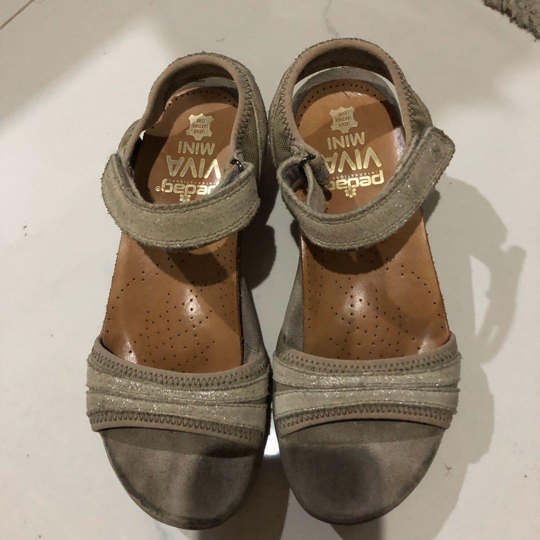 Hush Puppies Sepatu Sendal Women S Fashion Women S Shoes On Carousell