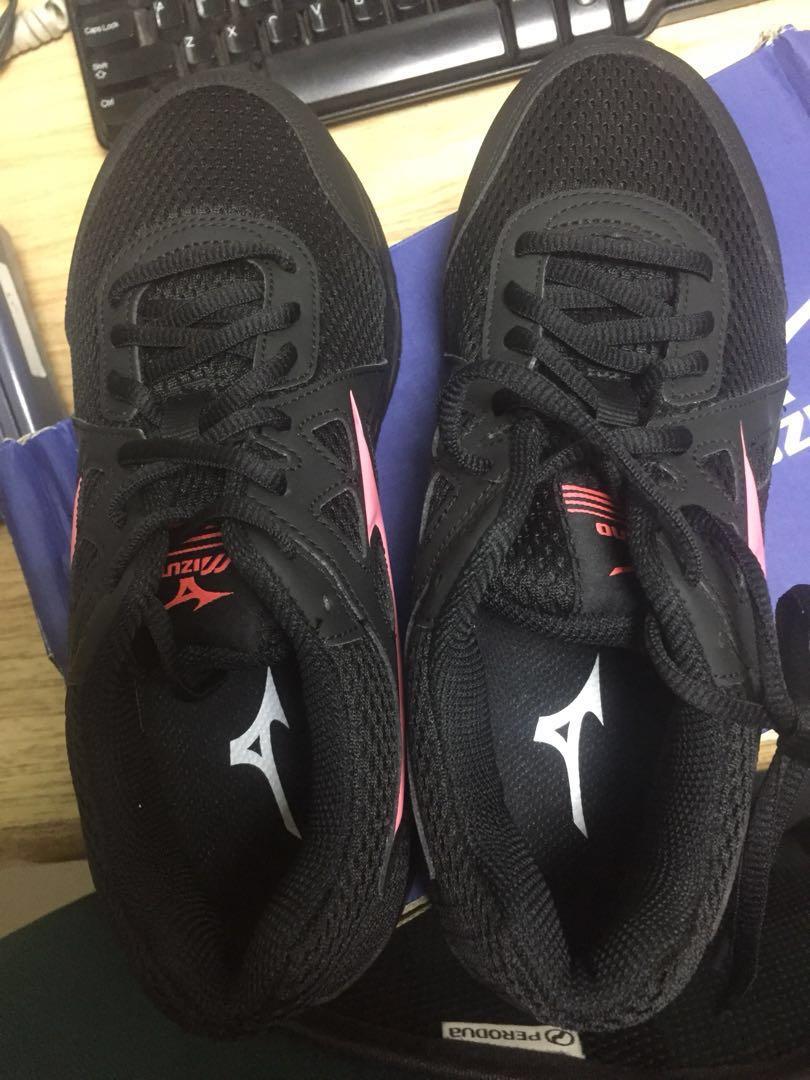 Mizuno Maximizer 19 Ld74 Black Coral Women s Fashion Footwear Flipflops and Slides on Carousell