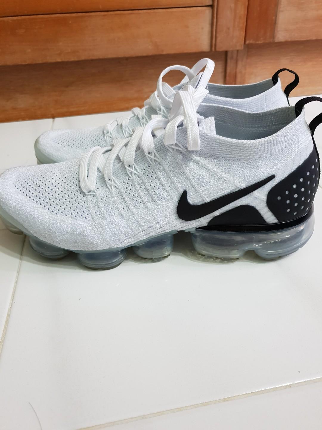 vapormax flyknit 2 black and white
