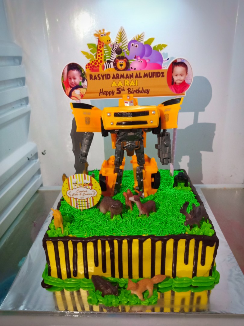 Robot In Zoo Cake Custom Food Drinks Baked Goods On Carousell