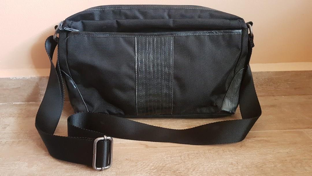 Sling Bag (Category: Cross-body Bags) located in Singapore. Submitted by h3lm1 (Listing ID 202945310, Image 1). Description: Sling Bag Colour: Black Main Zippered Compartment with (inner) 1 Zippered Pocket and 2 Slot Pockets Additional Zippered Compartment / slots on front and back Approximate measurements:- Length: 35cm Height: 22cm Depth: 9cm.