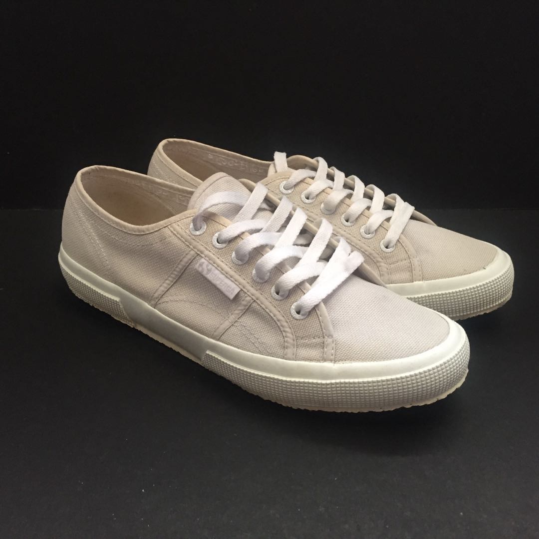 superga all white